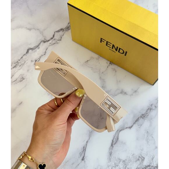 NEW Fendi FE40124I Beige Flat Top Oversized Sunglasses main image 4